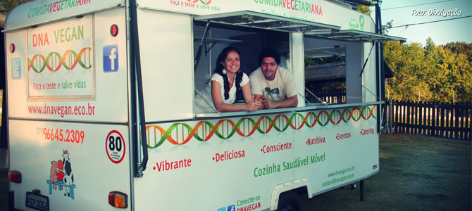 Primeiro trailer sustentável e vegano está pronto para vender comida livre de crueldade na rua