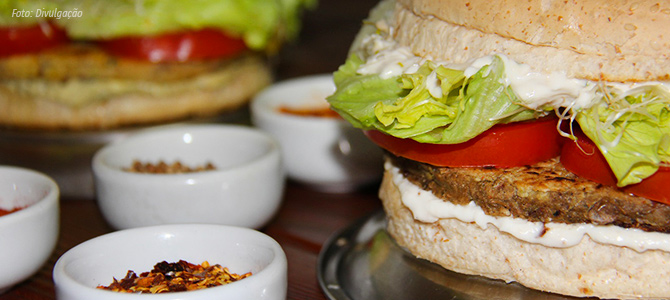 Porto Alegre ganha novo serviço de entrega de sanduíches veganos com pegada indiana