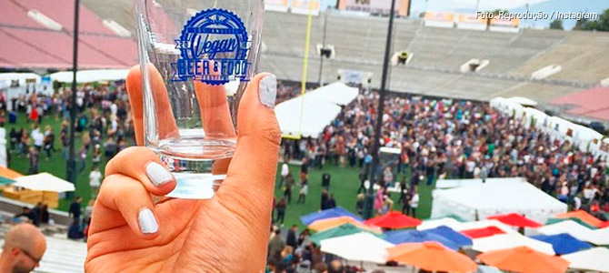 Los Angeles realiza festival vegano de cerveja, comida ogra e música em estádio de futebol