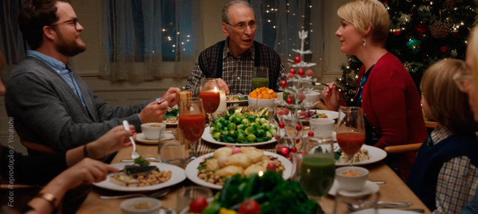 Empresa centenária aposta em comercial que mostra o primeiro Natal de uma família vegana