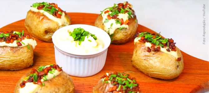 Receita de mini baked potato + creme de queijo + bacon em versão vegana é dica das Viewganas